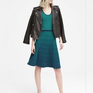 "Banana Republic" Elegant Green Sleeveless Dress SIZE :M